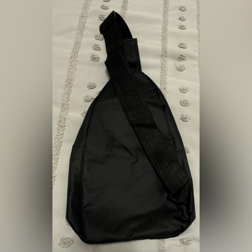 Fashion Instinct men’s or women’s cross body bag. - Picture 2 of 4